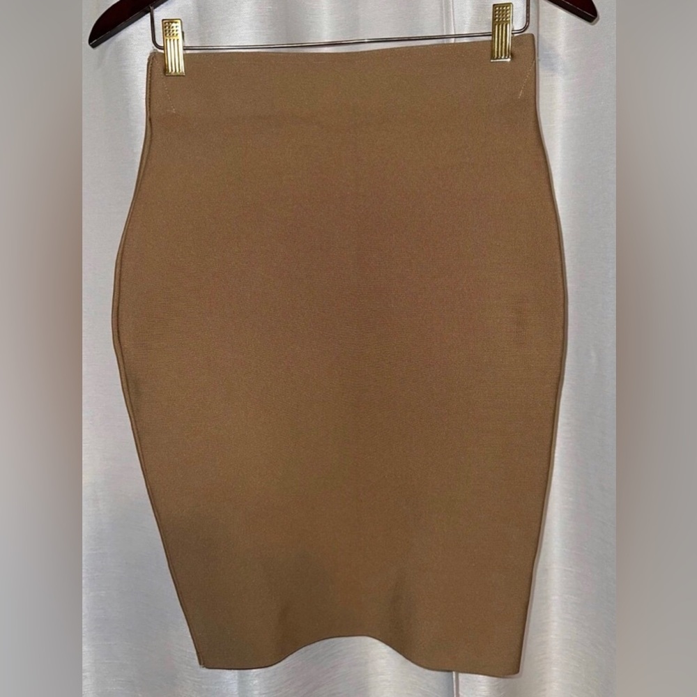 Women's Body Contour Pencil Skirt. Fits great.